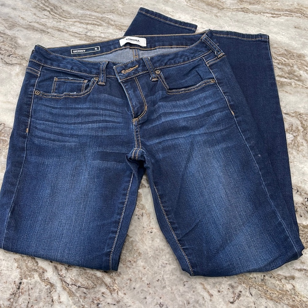 Size 6 Skinny denim jeans.